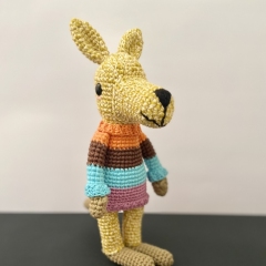 Benicio the chilly Kangaroo amigurumi pattern by Los sospechosos