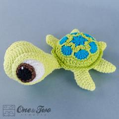 Bob the turtle amigurumi by One and Two Company