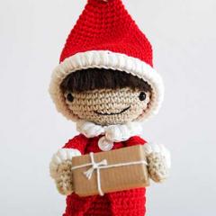 Santas little helper amigurumi by airali design