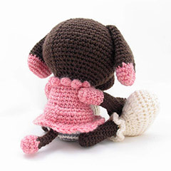 Brownie the dog amigurumi pattern by Emi Kanesada (Enna Design)