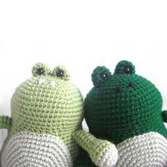 Ferdinand the Frog amigurumi pattern by Footloosefriend