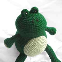 Ferdinand the Frog amigurumi by Footloosefriend