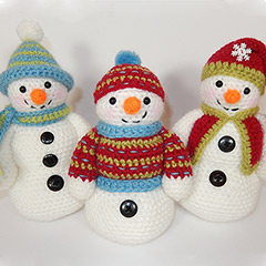 Frosty, Freezy and Fred amigurumi pattern by Janine Holmes at Moji-Moji Design