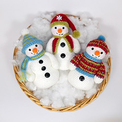 Frosty, Freezy and Fred amigurumi pattern by Janine Holmes at Moji-Moji Design