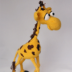 Geoffrey the giraffe amigurumi pattern by IlDikko