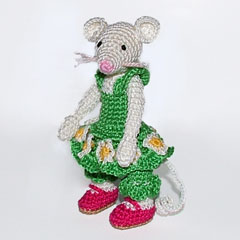 Green Mouse amigurumi pattern by Minimonde
