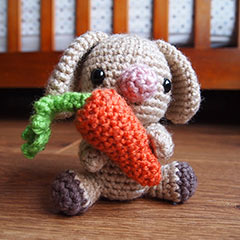 Itty Bitty Bunny amigurumi by Ham and Eggs / Heather Jarmusz