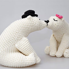 Kissing bears amigurumi by StuffTheBody