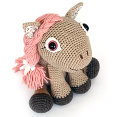 Leila the Pony amigurumi pattern by lilleliis