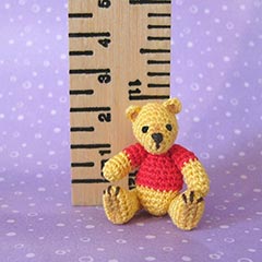 Miniature Pooh Bear amigurumi by Muffa Miniatures