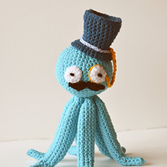 Octopus like a Sir amigurumi by The Flying Dutchman Crochet Design