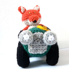 Race Car and Pilot Fox amigurumi pattern by MysteriousCats