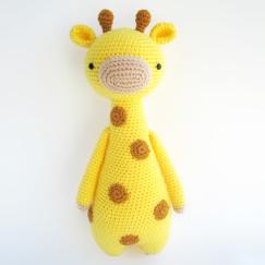 Tall giraffe with spots