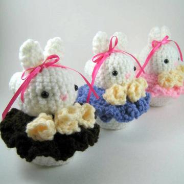 Bunny Cakes amigurumi pattern by Susan Morishita