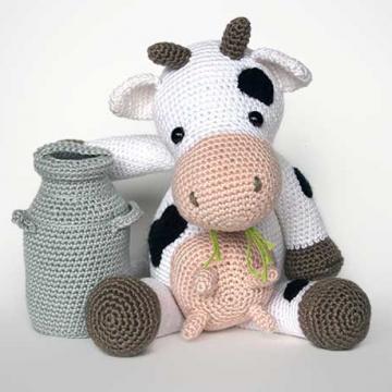 Klaartje the cow amigurumi pattern by Christel Krukkert