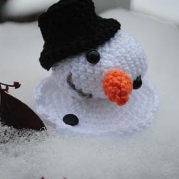 Melting Snowman amigurumi pattern