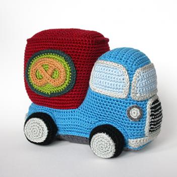 Pretzel truck amigurumi pattern by Christel Krukkert