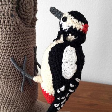 Great spotted woodpecker amigurumi pattern by MieksCreaties