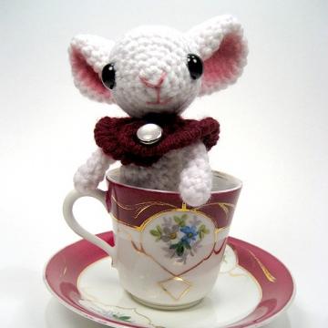 Stella the Mouse amigurumi pattern by sarsel