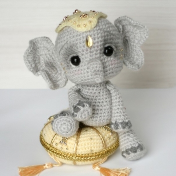 Elil the Chibi Elephant amigurumi pattern by Elfin Thread