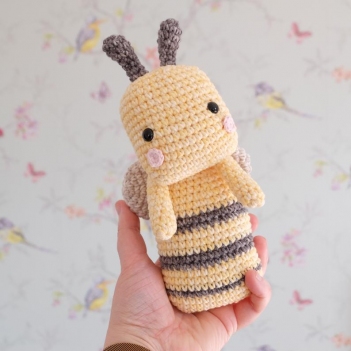 Bee Happy amigurumi pattern by Kornflakestew