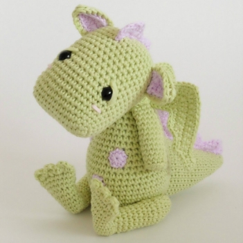 Bobby the baby dragon amigurumi pattern by Kornflakestew
