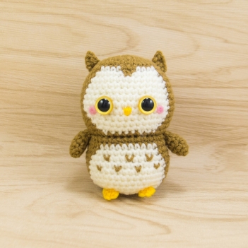 Ollie the Owl amigurumi pattern by Snacksies Handicraft Corner