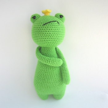 King Frog amigurumi pattern by Little Bear Crochet