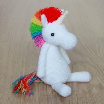 Rainbow Unicorn amigurumi pattern by Little Bear Crochet