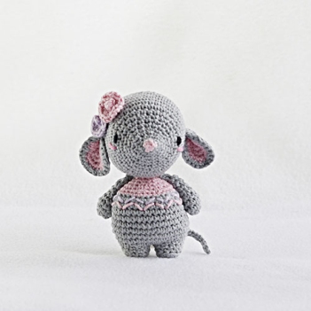 Alina the Mouse amigurumi pattern by Madelenon