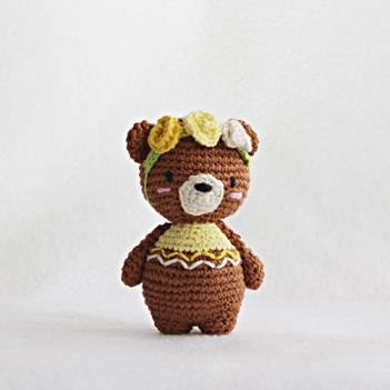 Camila the Bear amigurumi pattern by Madelenon