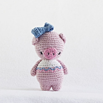 Emilia the Piggy amigurumi pattern by Madelenon