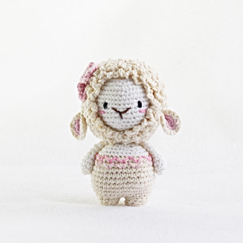 Fernanda the Sheep amigurumi pattern by Madelenon