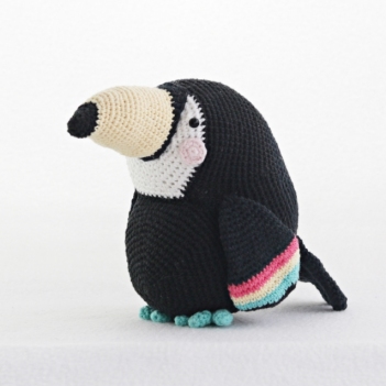 Luriel the Toucan amigurumi pattern by Madelenon