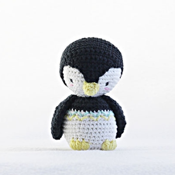 Mariano the Penguin amigurumi pattern by Madelenon