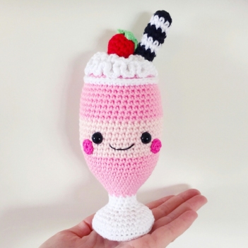 Strawberry Milkshake amigurumi pattern by Super Cute Design