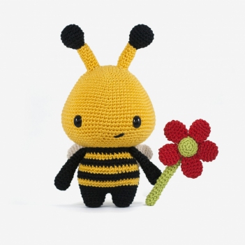 Barry the Bee amigurumi pattern by DIY Fluffies