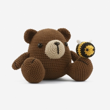 Bob the Bear & Buddie the Bee amigurumi pattern by DIY Fluffies