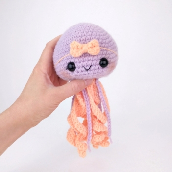 June the Jellyfish amigurumi pattern by Theresas Crochet Shop