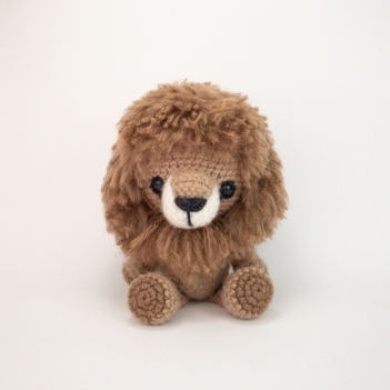 Lewis the Lion amigurumi pattern by Theresas Crochet Shop