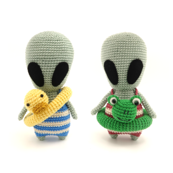 Alien Swimmer amigurumi pattern by RoKiKi