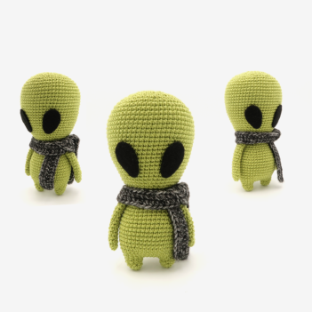 Alien with Scarf amigurumi pattern by RoKiKi