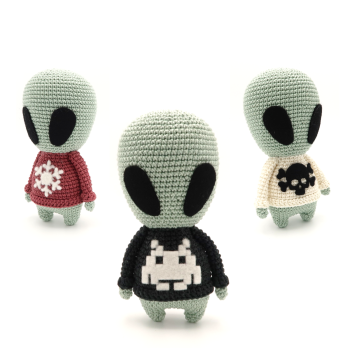 Alien with Sweater amigurumi pattern by RoKiKi
