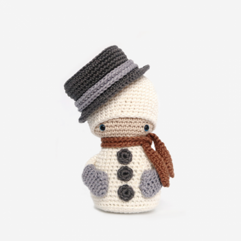 Snowman amigurumi pattern by RoKiKi