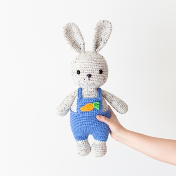 Chester the Friendly Rabbit amigurumi pattern by Bunnies and Yarn