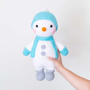 Eugene the Friendly Snowman amigurumi pattern by Bunnies and Yarn