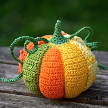 Patchwork pumpkin amigurumi pattern by VendulkaM