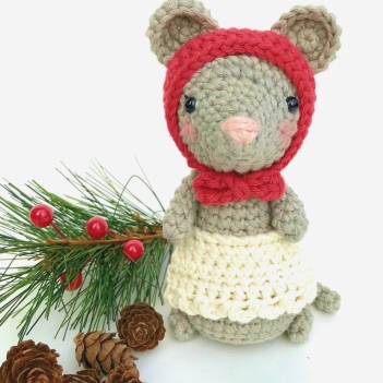 Mrs. Millie Mouse amigurumi pattern by Crochet to Play