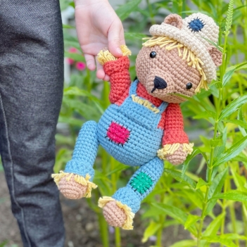 Scarecrow Bear amigurumi pattern by Crochet to Play