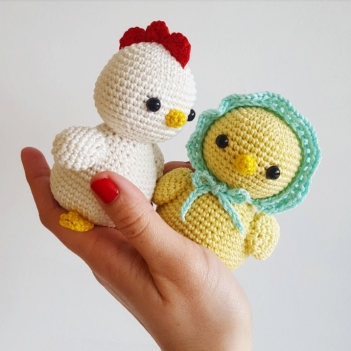 Elle and James, two little chicks amigurumi pattern by Amalou Designs